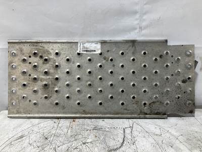 Freightliner Cascadia Deck Plate / Catwalk
