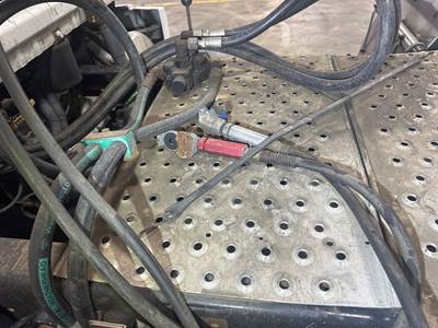 Freightliner Cascadia Deck Plate / Catwalk