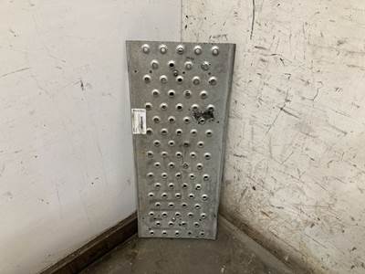 Freightliner Cascadia Deck Plate / Catwalk