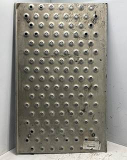 Freightliner Cascadia Deck Plate / Catwalk