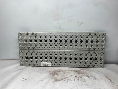 Freightliner Cascadia Deck Plate / Catwalk