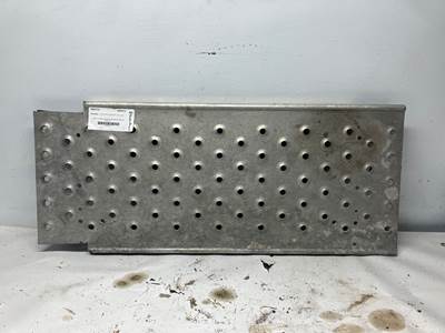 Freightliner Cascadia Deck Plate / Catwalk