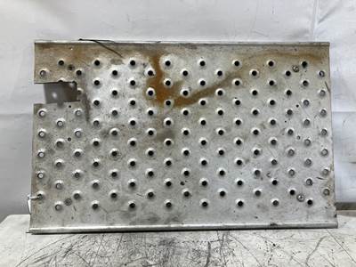 Freightliner Cascadia Deck Plate / Catwalk