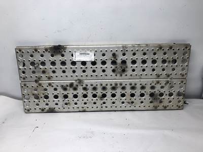 Freightliner Cascadia Deck Plate / Catwalk