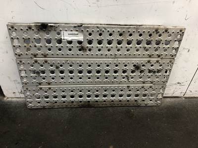 Freightliner Cascadia Deck Plate / Catwalk