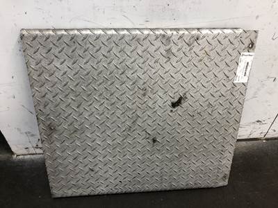 Freightliner Cascadia Deck Plate / Catwalk