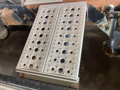Freightliner Century Class 112 Deck Plate / Catwalk for a Freightliner C112 Century