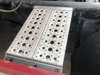 Freightliner Century Class 120 Deck Plate / Catwalk for a Freightliner C120 Century