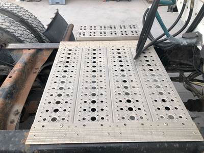 Freightliner Century Class 120 Deck Plate / Catwalk for a Freightliner C120 Century