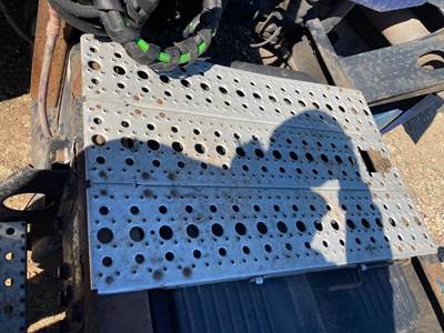 Freightliner Century Class 120 Deck Plate / Catwalk for a Freightliner C120 Century