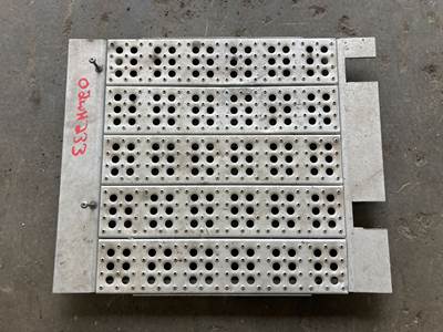 Freightliner Century Class 120 Deck Plate / Catwalk for a Freightliner C120 Century