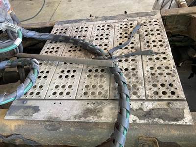Freightliner Classic XL Deck Plate / Catwalk