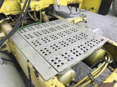 Freightliner Classic XL Deck Plate / Catwalk