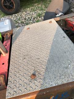 Freightliner Columbia 120 Deck Plate / Catwalk