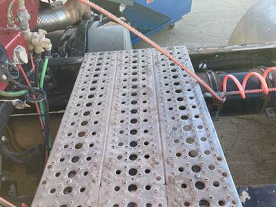 Freightliner Columbia 120 Deck Plate / Catwalk