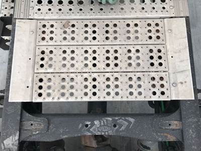 Freightliner Columbia 120 Deck Plate / Catwalk