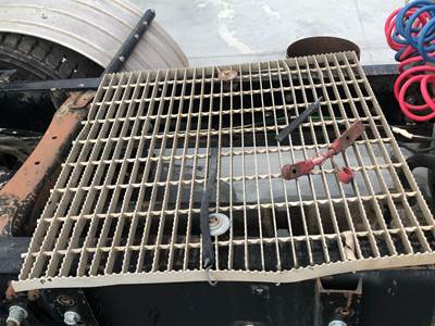 Freightliner Columbia 120 Deck Plate / Catwalk