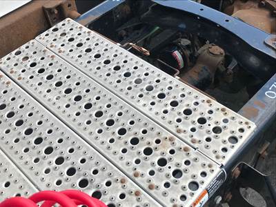 Freightliner Columbia 120 Deck Plate / Catwalk