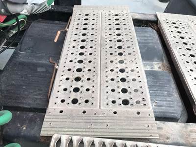 Freightliner Columbia 120 Deck Plate / Catwalk