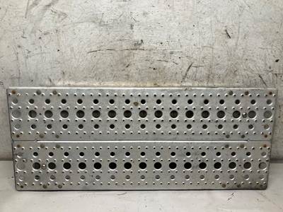 Freightliner Columbia 120 Deck Plate / Catwalk