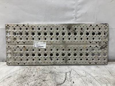 Freightliner Columbia 120 Deck Plate / Catwalk