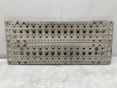 Freightliner Columbia 120 Deck Plate / Catwalk