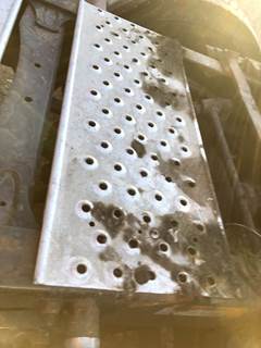 Freightliner Coronado 122 SD Deck Plate / Catwalk for a Freightliner 122SD