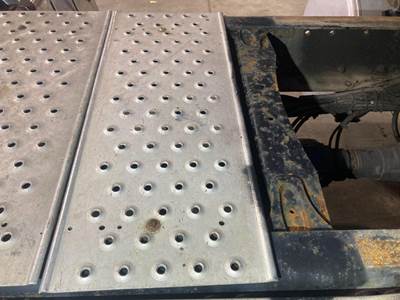 Freightliner Coronado 122 SD Deck Plate / Catwalk for a Freightliner 122SD