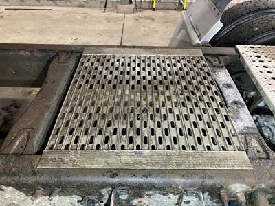 Freightliner Coronado Deck Plate / Catwalk