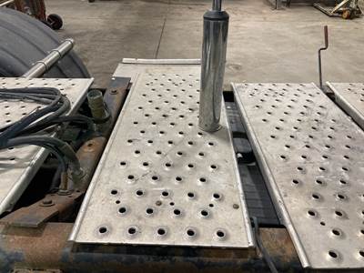 Freightliner Coronado Deck Plate / Catwalk