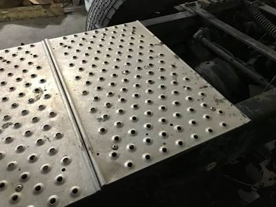 Freightliner Coronado Deck Plate / Catwalk