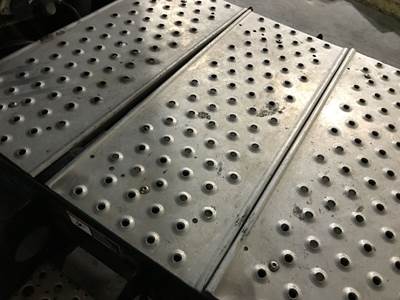 Freightliner Coronado Deck Plate / Catwalk