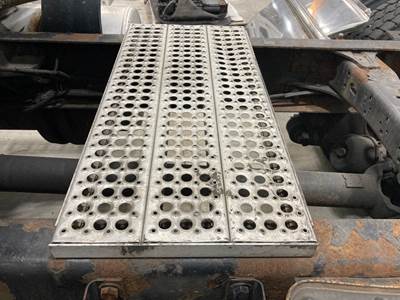 Freightliner FL112 Deck Plate / Catwalk