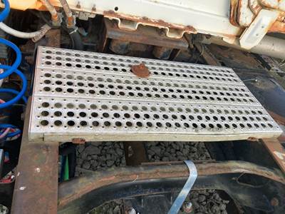 Freightliner FL70 Deck Plate / Catwalk