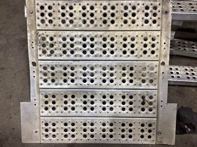 Freightliner FLD120 Deck Plate / Catwalk