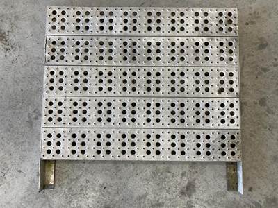 Freightliner FLD120 Deck Plate / Catwalk