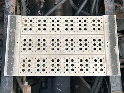 Freightliner FLD120 Deck Plate / Catwalk
