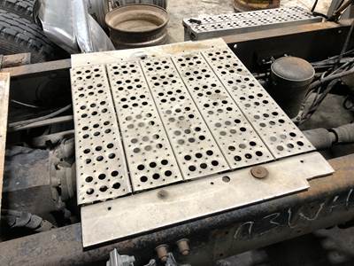 Freightliner FLD120 Deck Plate / Catwalk