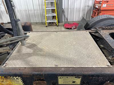 Freightliner FLD120 Deck Plate / Catwalk