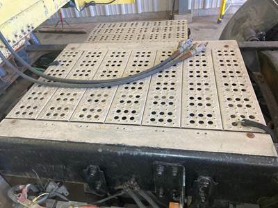 Freightliner FLD120 Classic Deck Plate / Catwalk