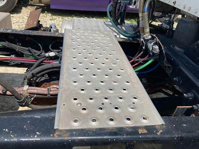 Freightliner M2 112 Deck Plate / Catwalk