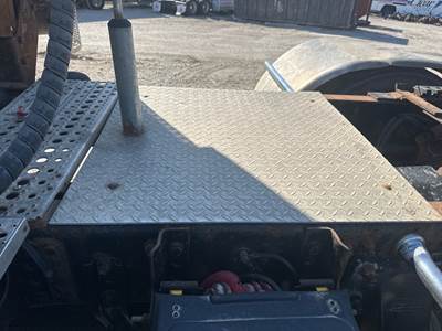 Freightliner M2 112 Deck Plate / Catwalk