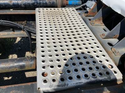 International 8100 Deck Plate / Catwalk