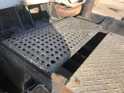 International 8200 Deck Plate / Catwalk
