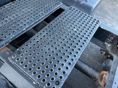 International 8300 Deck Plate / Catwalk