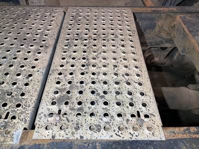 International 8600 Deck Plate / Catwalk