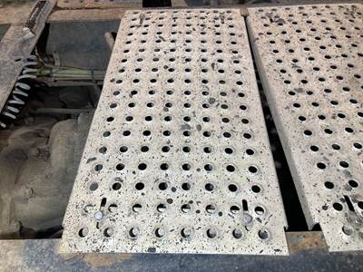 International 8600 Deck Plate / Catwalk