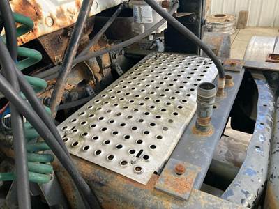 International 8600 Deck Plate / Catwalk