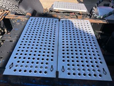 International 8600 Deck Plate / Catwalk