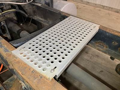 International 8600 Deck Plate / Catwalk